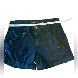 Coupe Collection Women’s Cargo Shorts. Like New Condition. Size 8